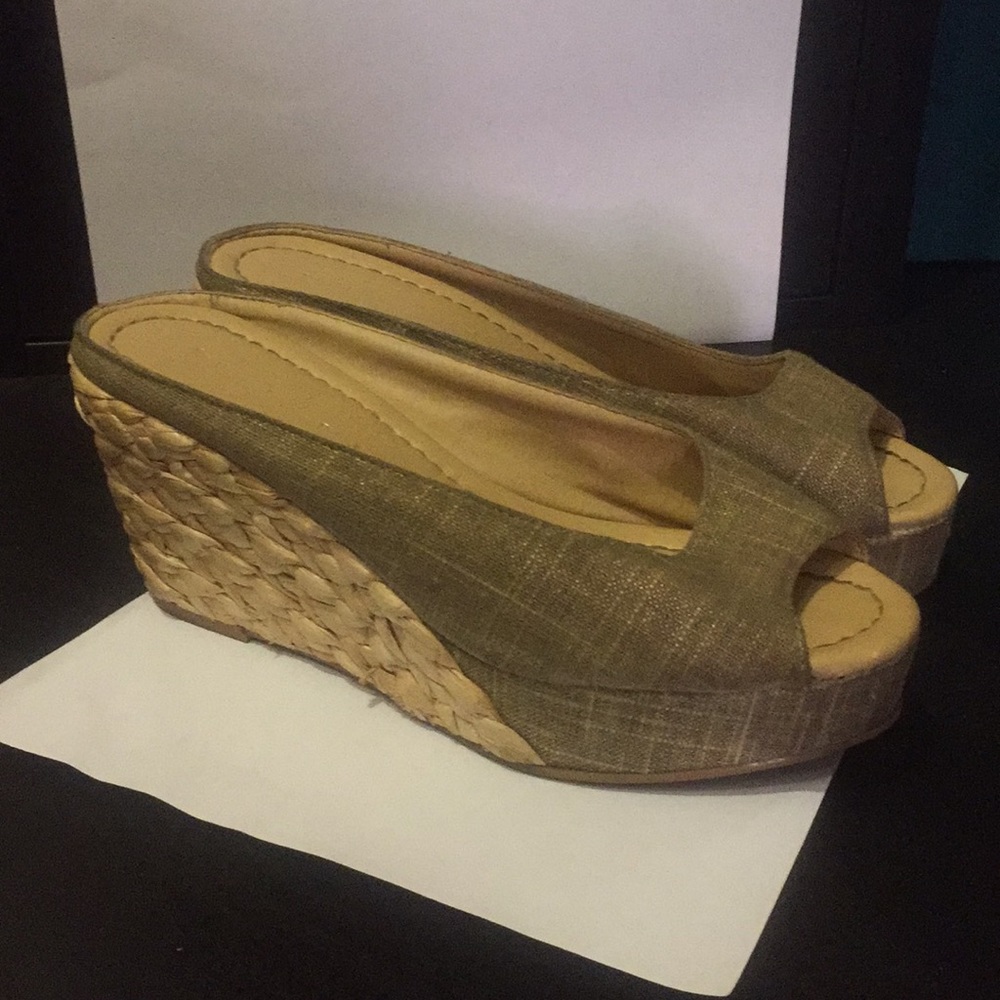 Dirty Laundry Wedges